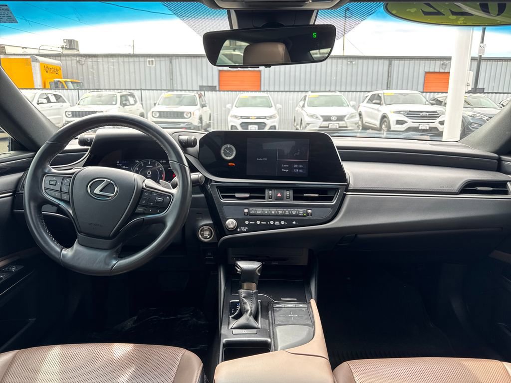 Used 2022 Lexus ES 350 w/ Accessory Package image 17