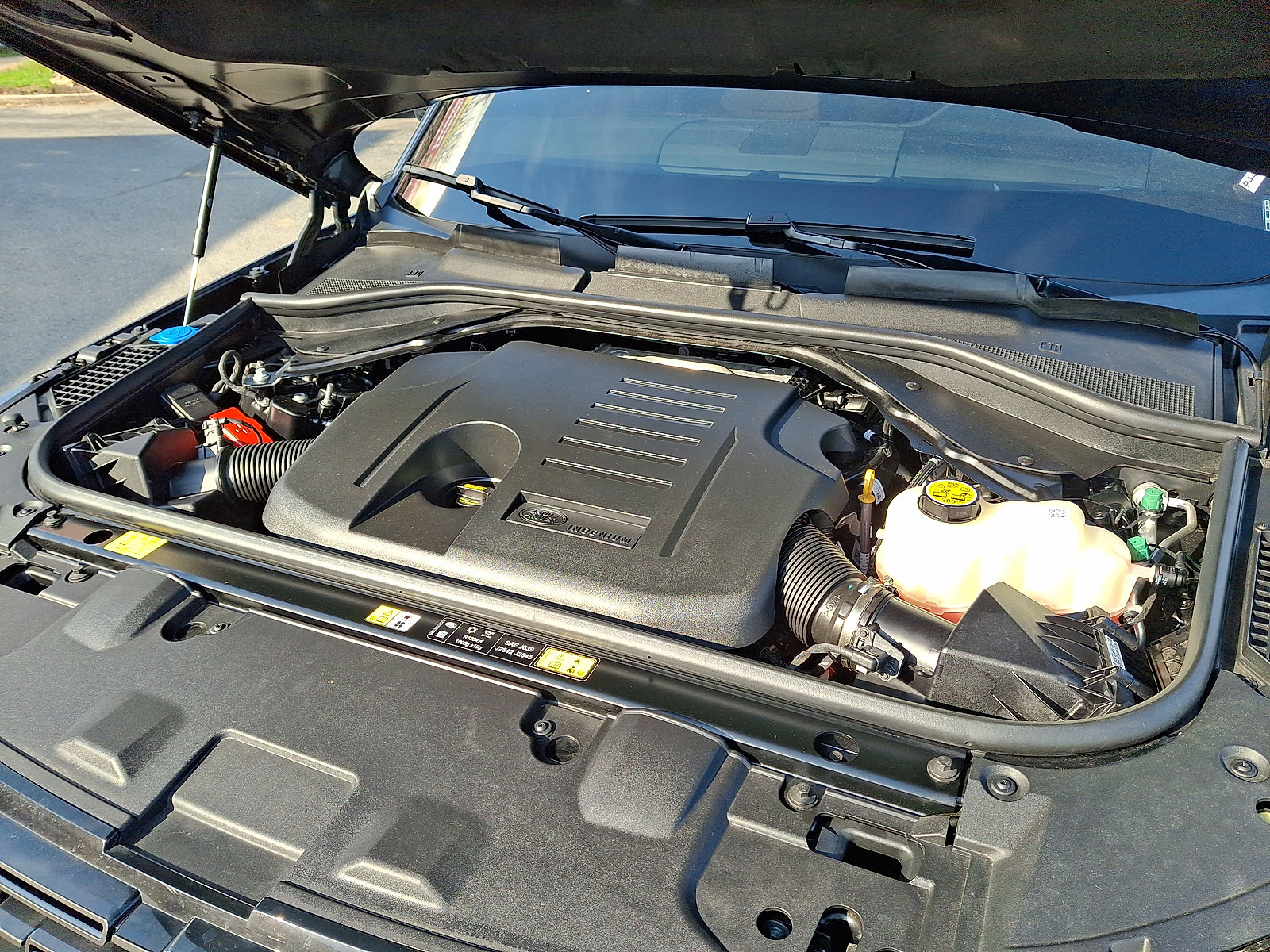 Used 2025 Land Rover Range Rover Long Wheelbase SE image 15