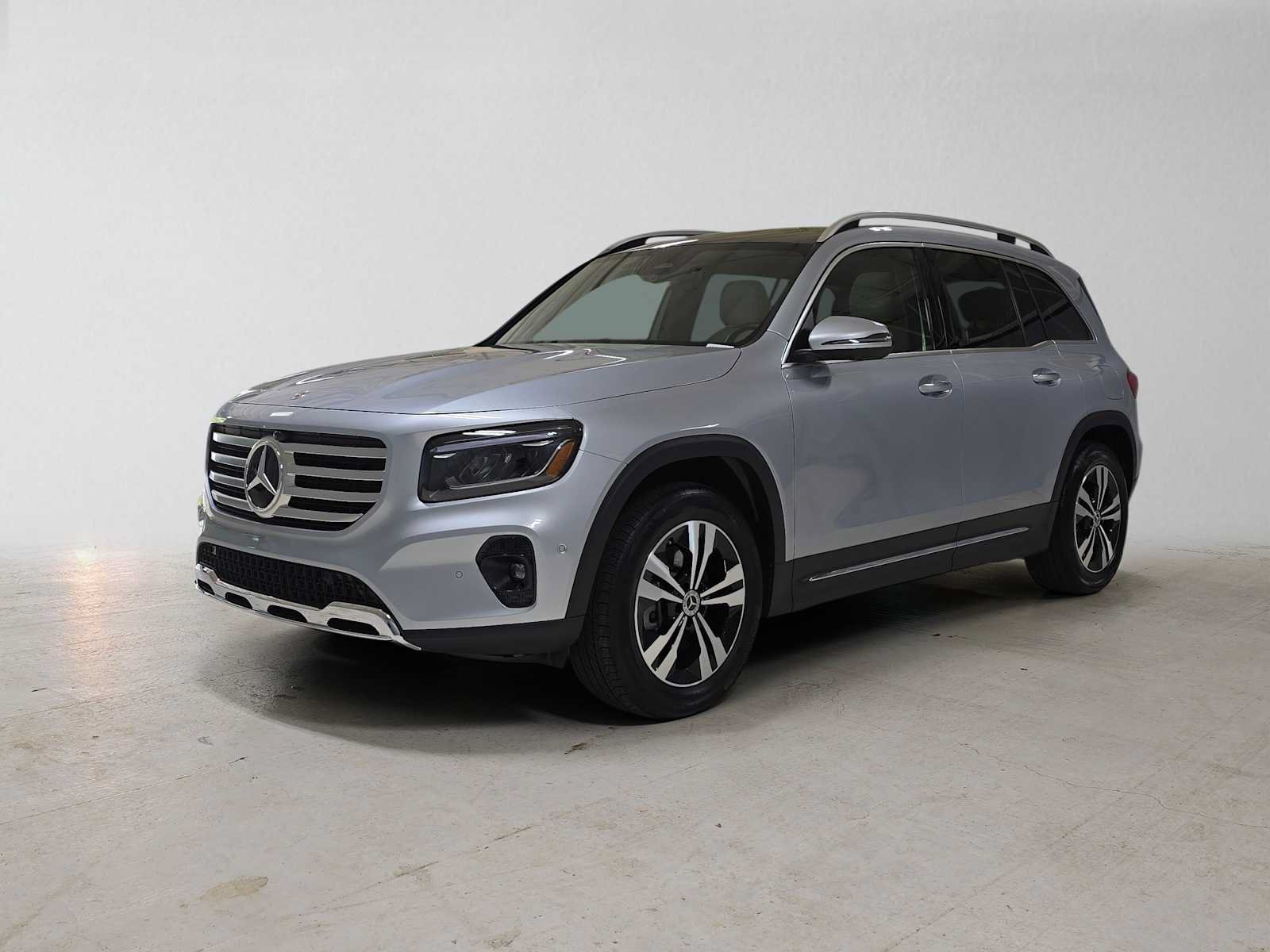 Used 2026 Mercedes-Benz GLB 250 4MATIC image 7