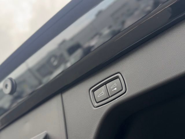 New 2026 Porsche Macan 4 Electric image 37