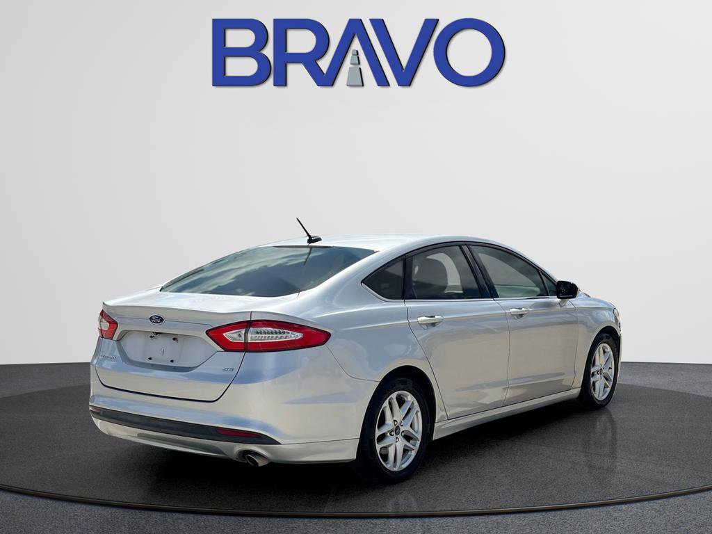 Used 2015 Ford Fusion SE image 6