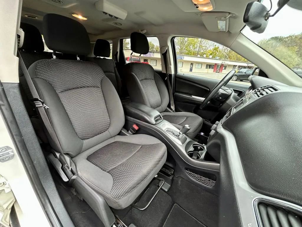 Used 2018 Dodge Journey SXT w/ Premium Group image 18