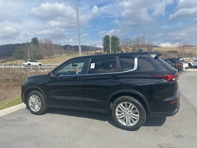 Used 2024 Mitsubishi Outlander ES image 25