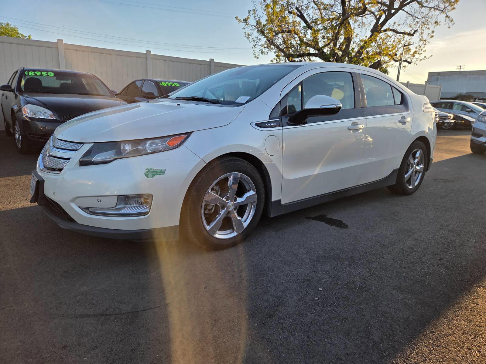 Used 2013 Chevrolet Volt Premium w/ Premium Trim Package FWD image 1