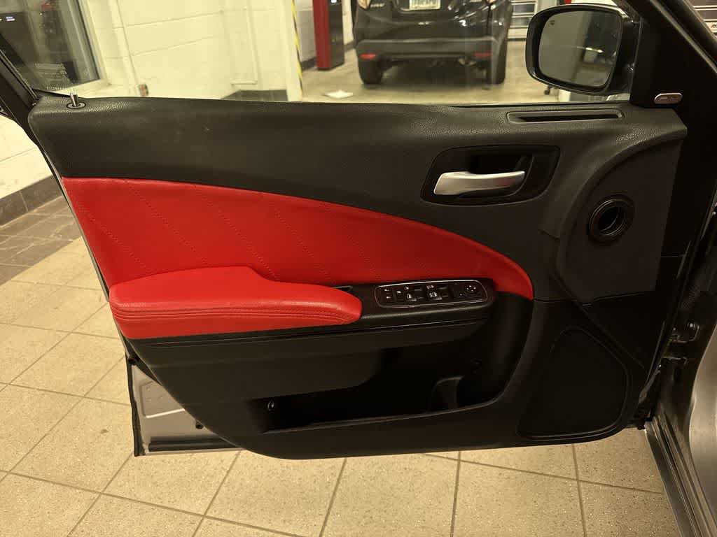 Used 2017 Dodge Charger R/T w/ Blacktop Package RWD image 29