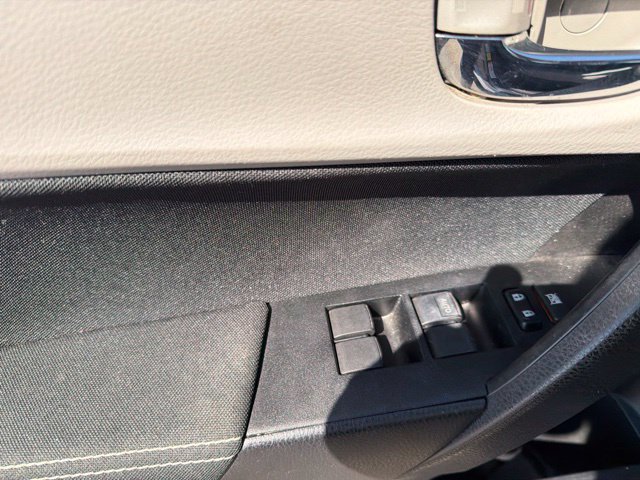 Used 2017 Toyota Corolla LE w/ Carpet Mat Package (TMS) FWD image 33