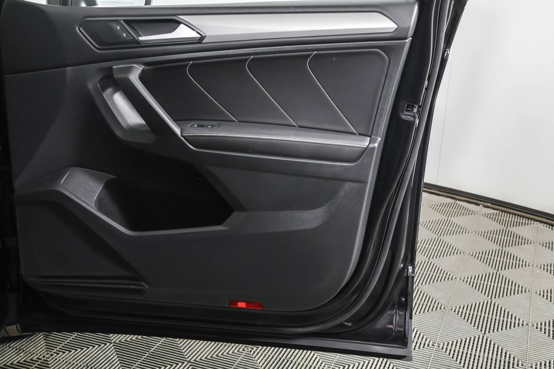 Used 2022 Volkswagen Tiguan SE image 49