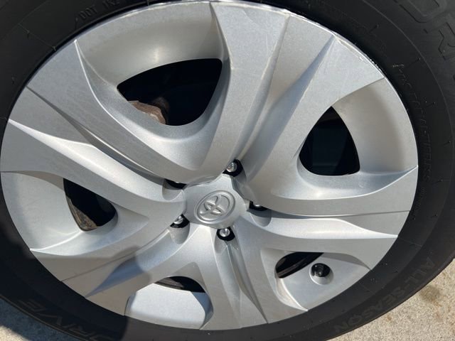 Used 2015 Toyota RAV4 LE image 9