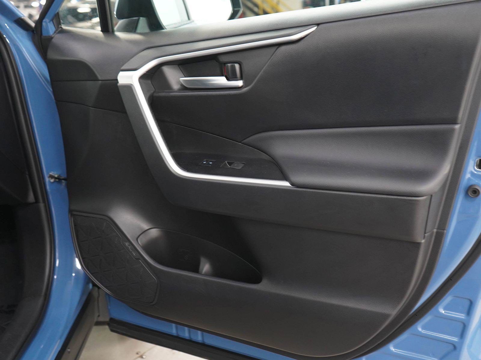 Used 2023 Toyota RAV4 AWD Hybrid image 9