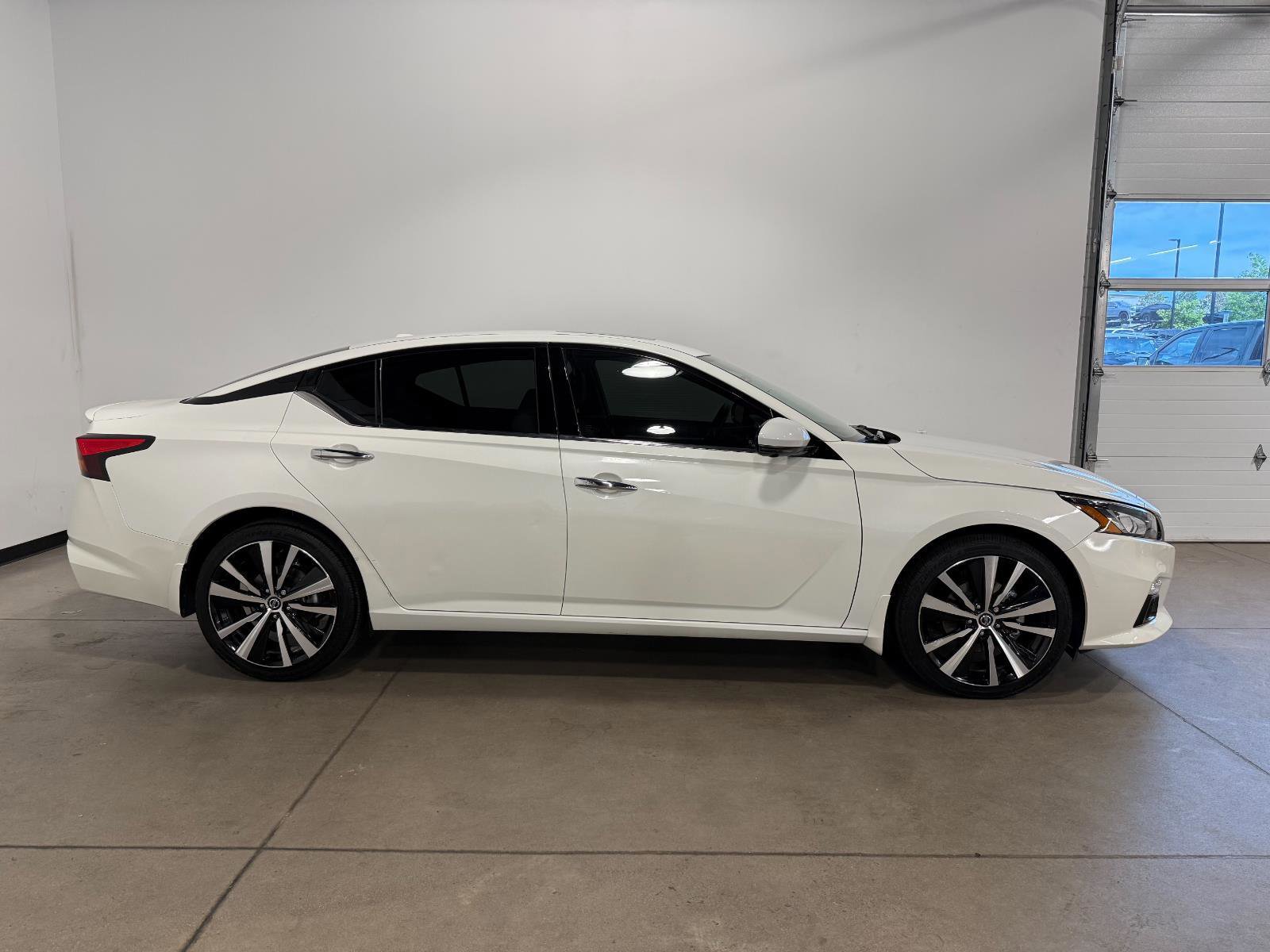 Used 2021 Nissan Altima 2.5 Platinum AWD/4WD image 2