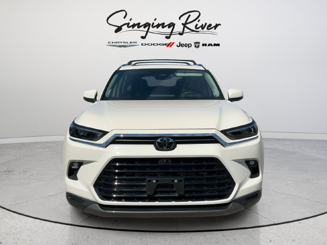 Used 2024 Toyota Grand Highlander AWD image 2