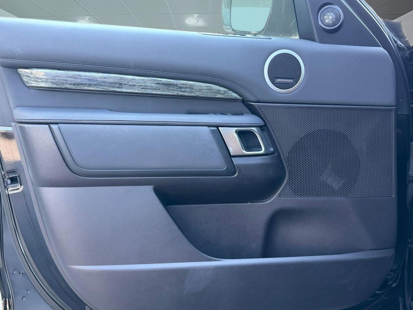 Used 2019 Land Rover Discovery HSE image 24