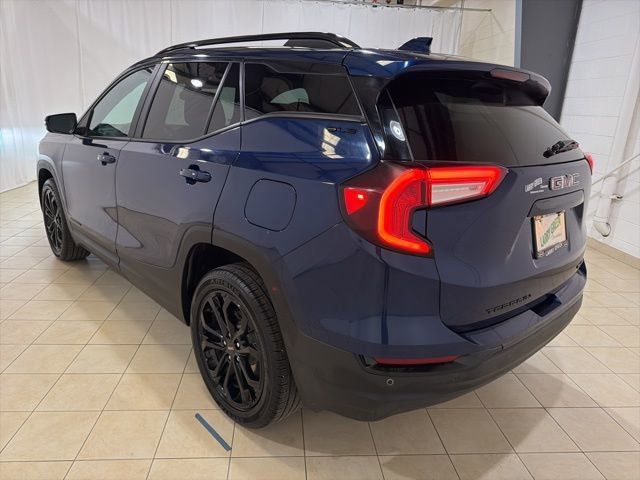 Used 2022 GMC Terrain SLE w/ Driver Convenience Package image 3