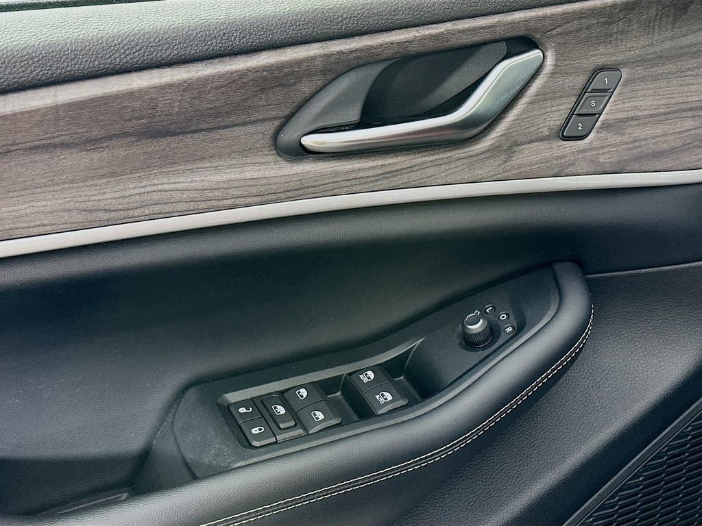 Used 2023 Jeep Grand Cherokee L Limited image 25