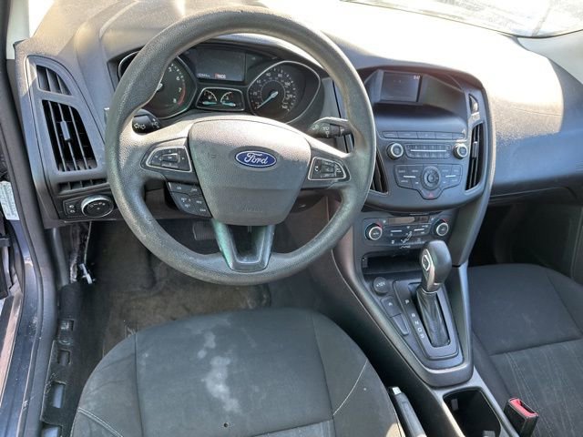 Used 2018 Ford Focus SE w/ SE Appearance Package image 16