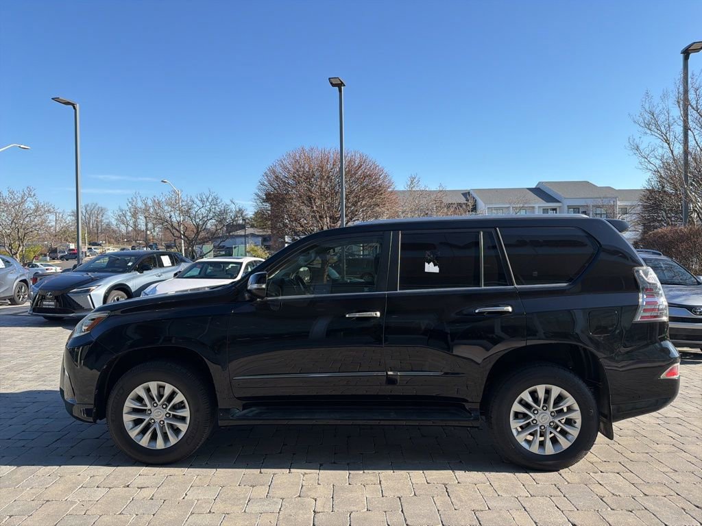 Used 2016 Lexus GX 460 w/ Premium Package image 27