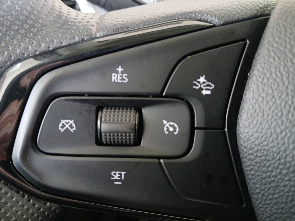 Used 2025 Chevrolet Trax LT FWD image 24