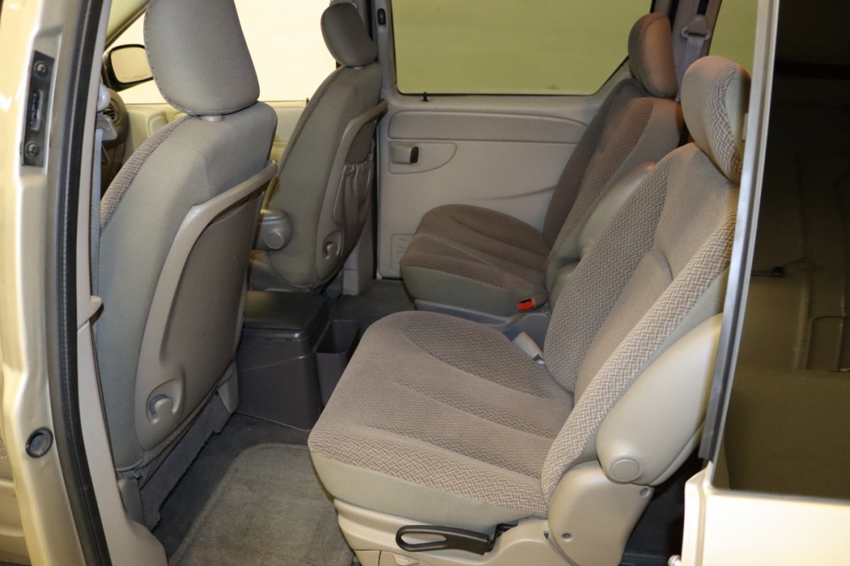 Used 2007 Dodge Caravan SXT w/ Popular Equipment Group I FWD image 16