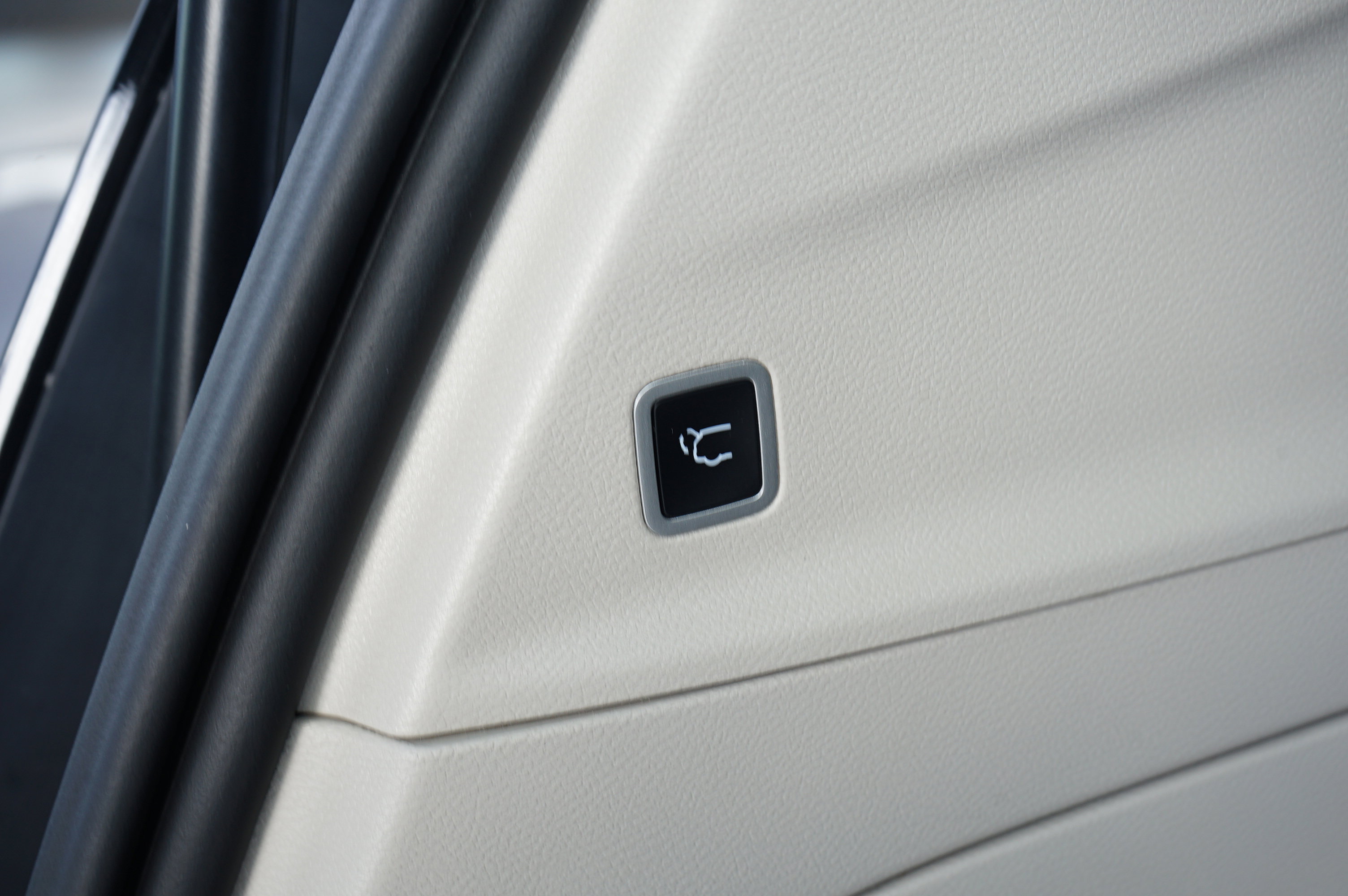 Used 2023 Chrysler Voyager LX image 30