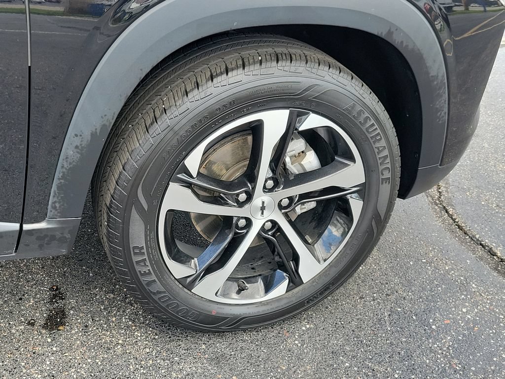 Used 2024 Chevrolet Trax RS w/ Sunroof Package FWD image 6