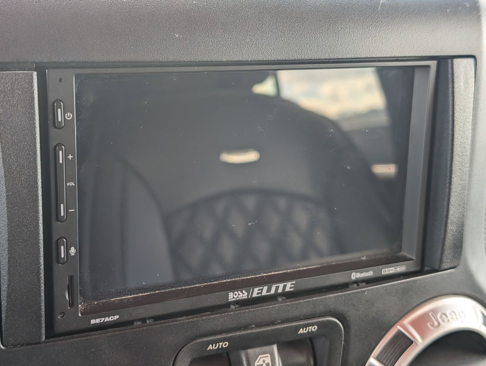 Used 2012 Jeep Wrangler Unlimited Sahara w/ Connectivity Group image 19