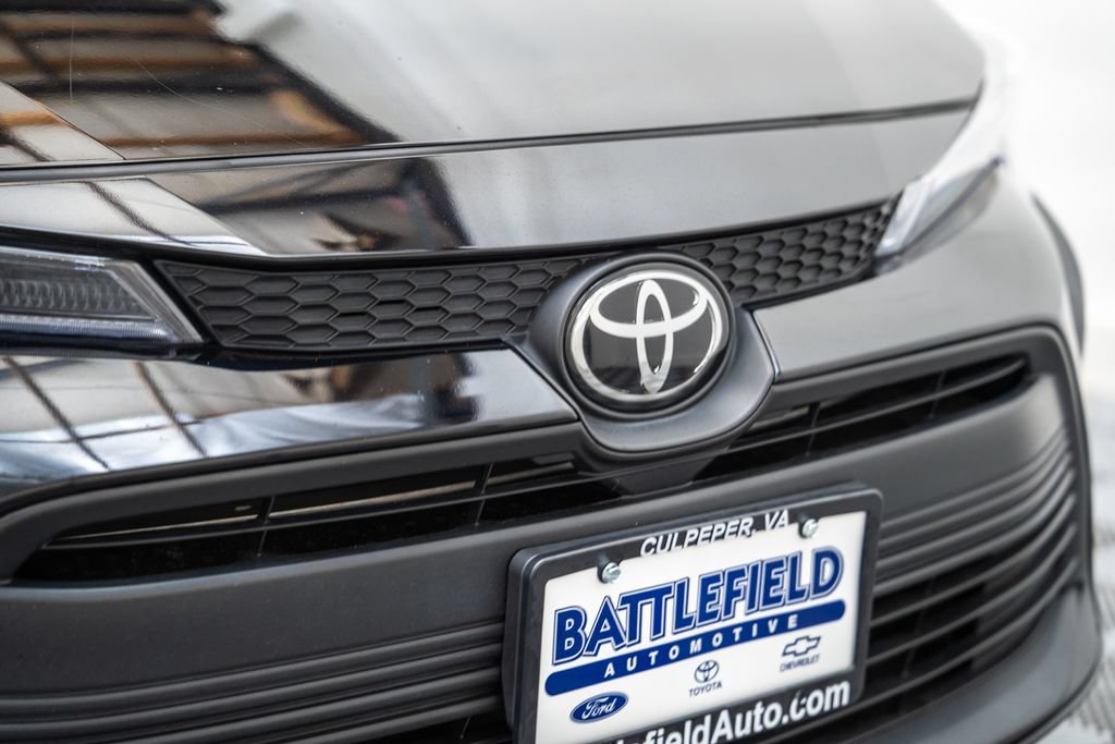 Certified 2025 Toyota Corolla LE FWD image 10