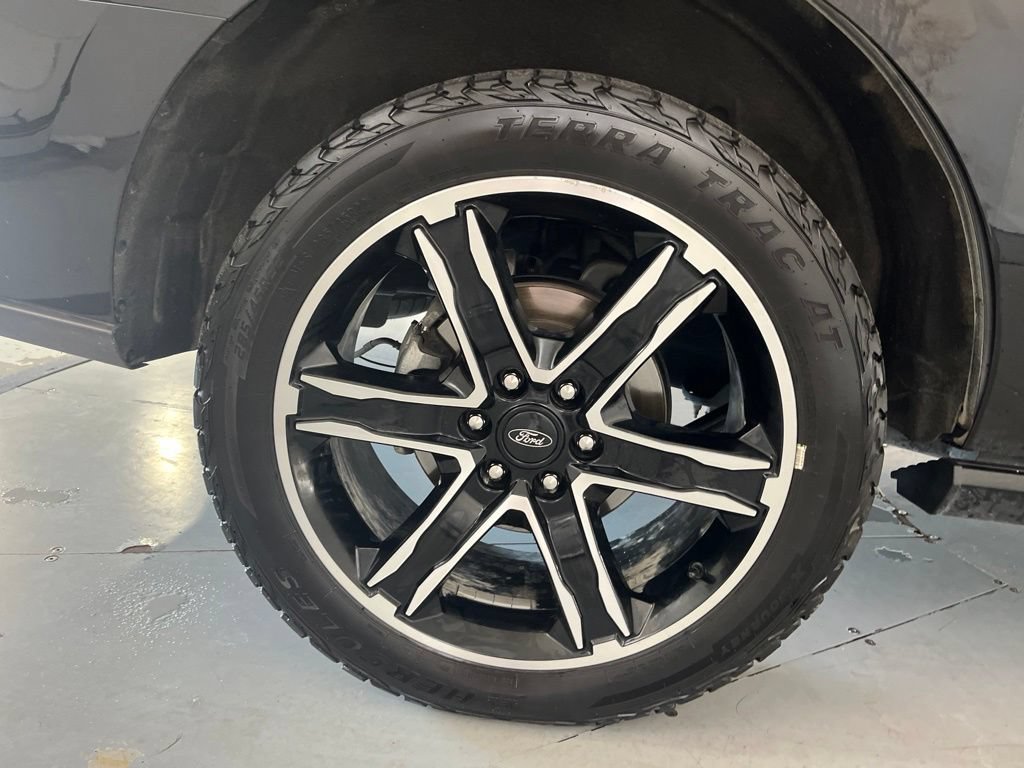 Used 2021 Ford Expedition Limited AWD/4WD image 16