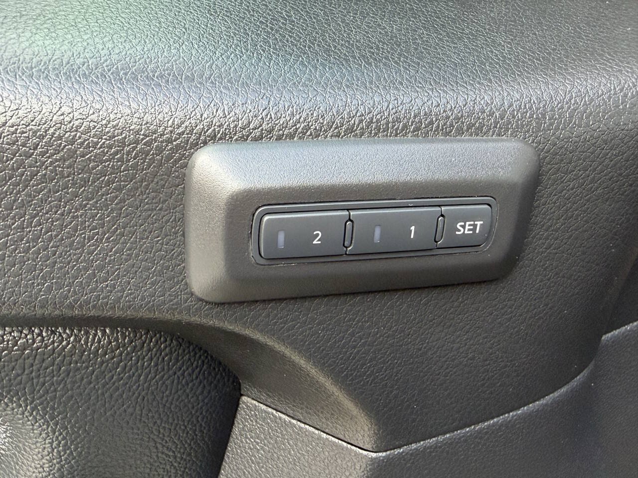 Used 2022 Nissan Titan PRO-4X w/ Pro-4x Convenience Package AWD/4WD image 38