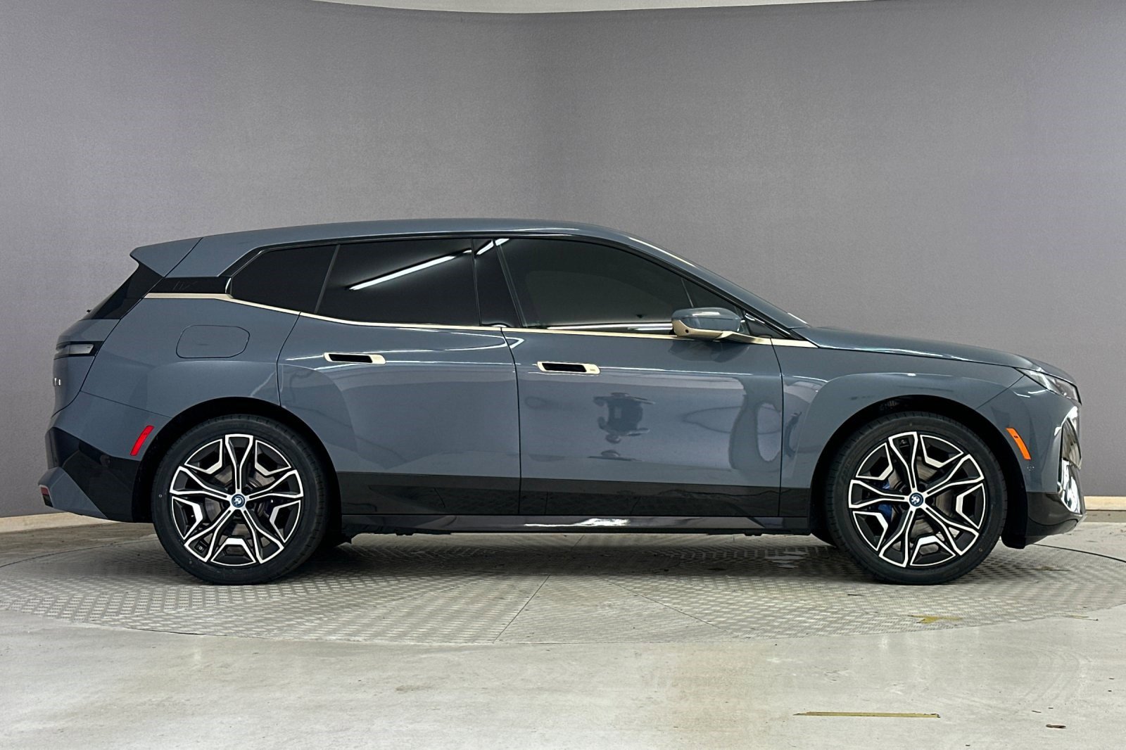 Certified 2023 BMW iX M60 w/ Executive Package image 8