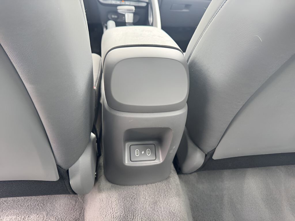 Used 2025 Hyundai Elantra SE image 13