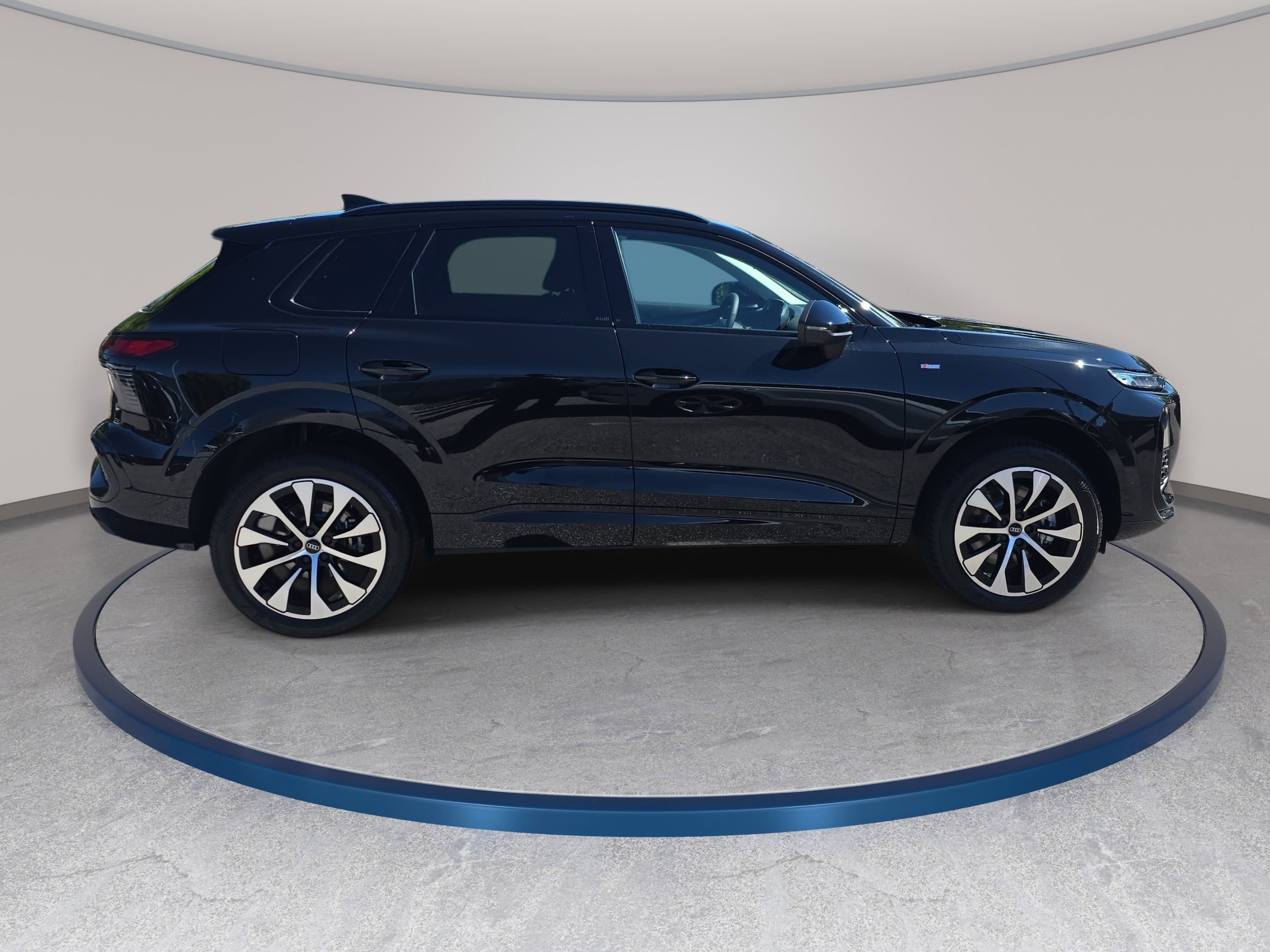 New 2026 Audi Q3 quattro 2.0T AWD/4WD image 4