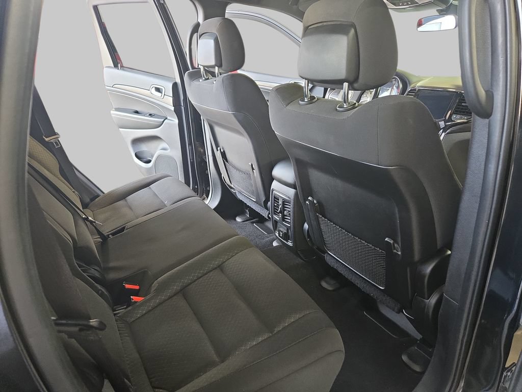 Used 2021 Jeep Grand Cherokee Laredo AWD/4WD image 13