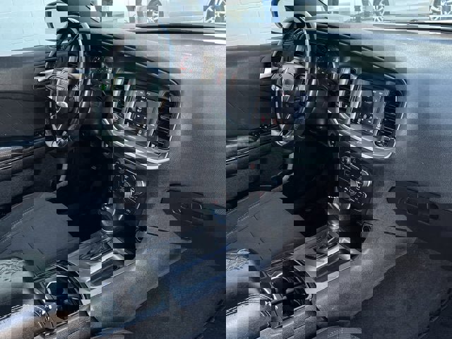 Used 2019 Dodge Charger SXT w/ Blacktop Package image 20