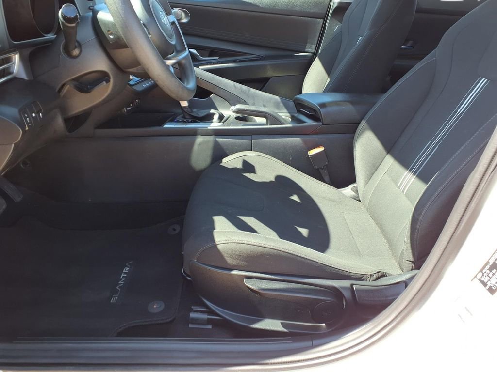 Used 2023 Hyundai Elantra SEL image 21
