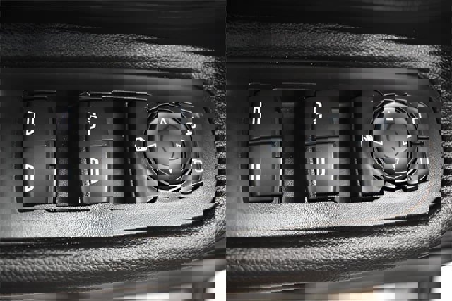 Used 2024 GMC Terrain SLT image 23