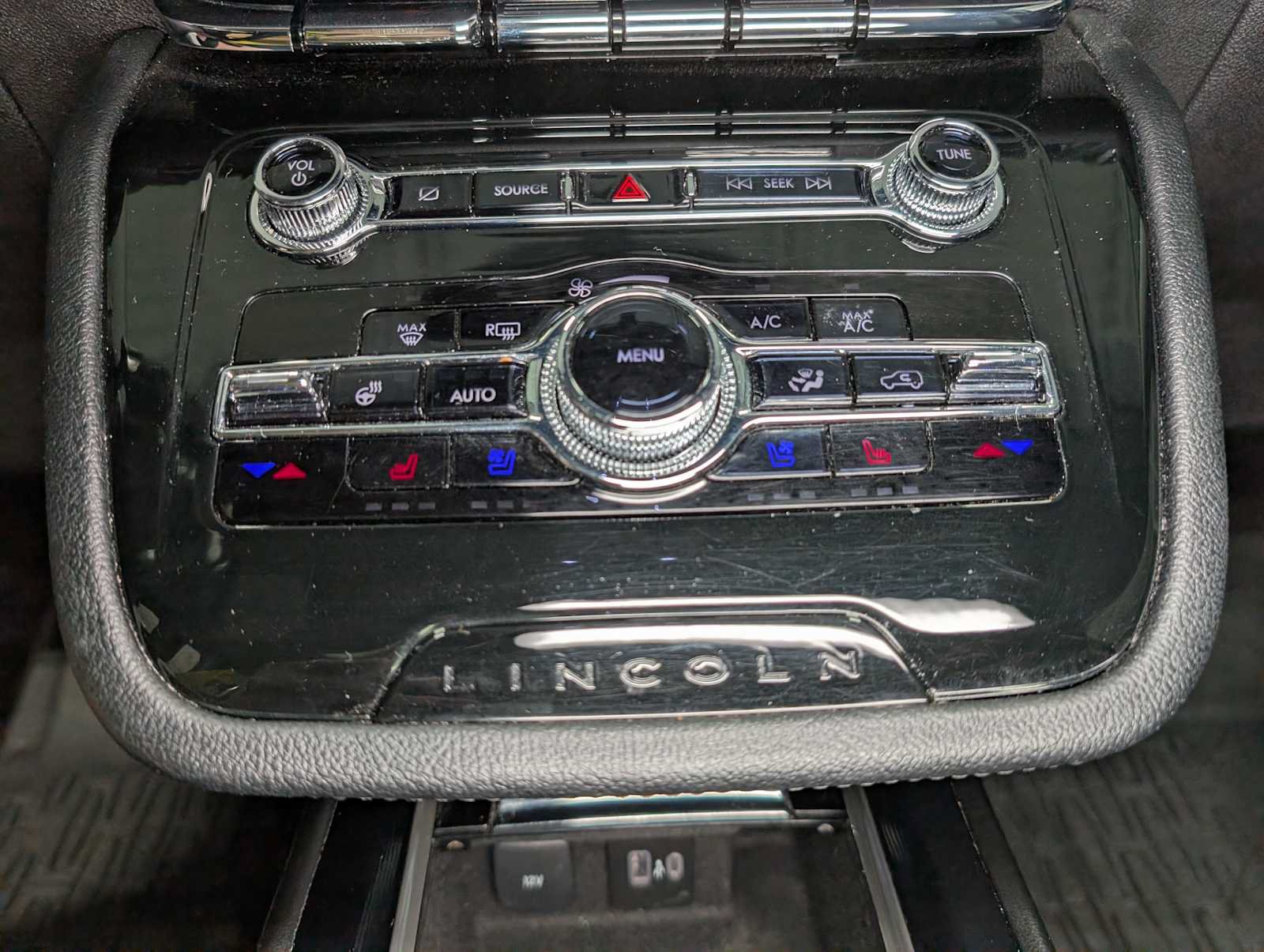 Used 2022 Lincoln Corsair AWD w/ Premium Package image 30