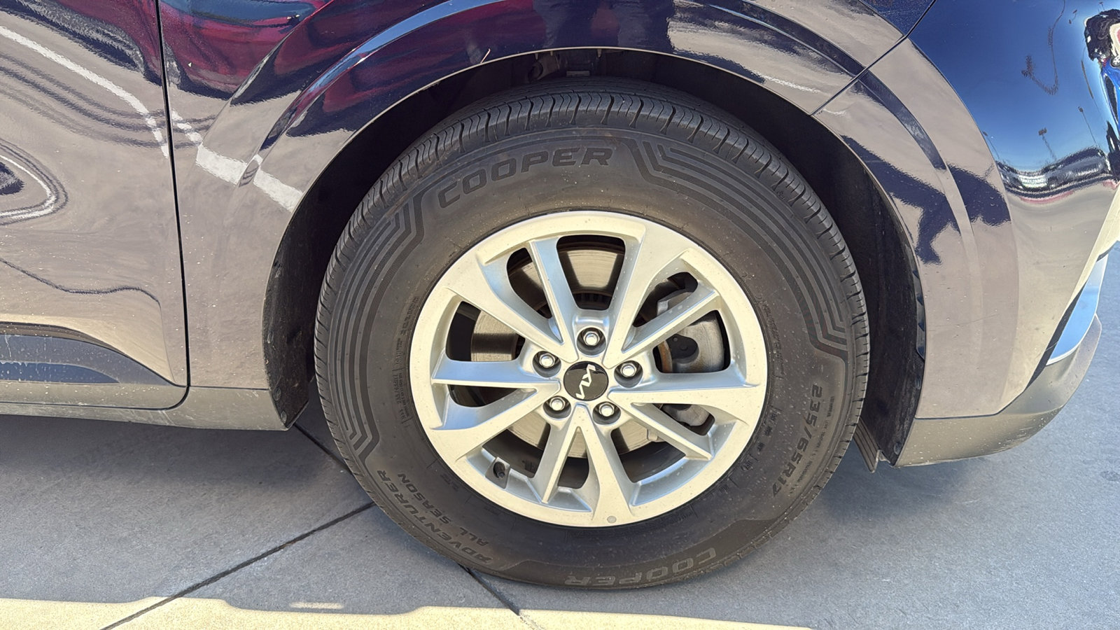 Used 2024 Kia Carnival LX image 32