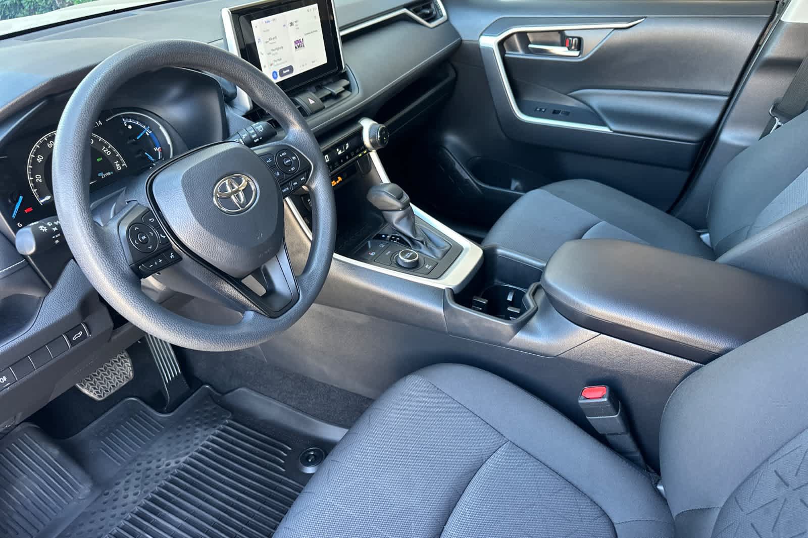 Used 2025 Toyota RAV4 XLE w/ Convenience Package AWD/4WD image 9