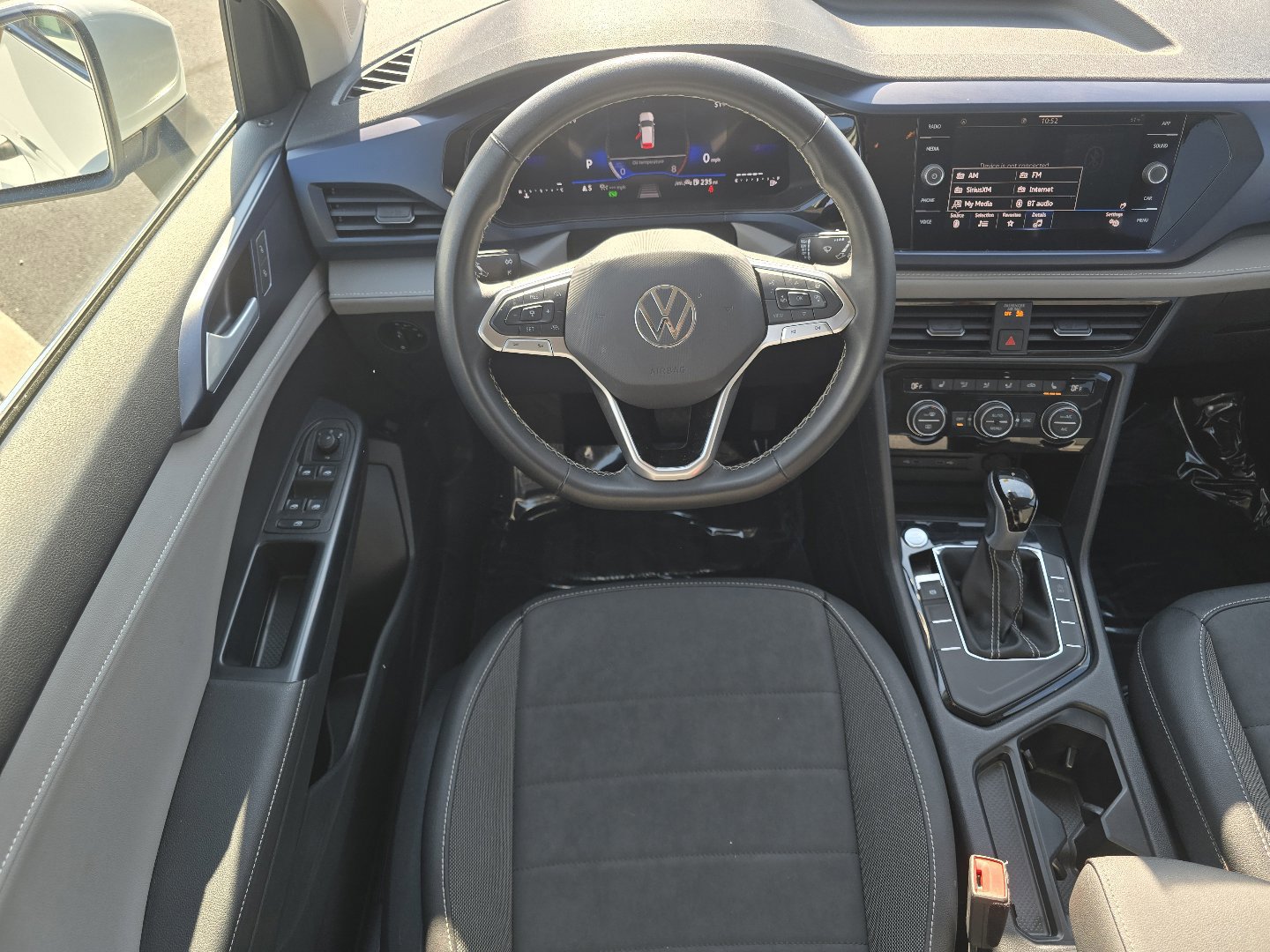 Used 2024 Volkswagen Taos SE image 29