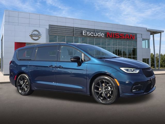 Used 2025 Chrysler Pacifica Limited