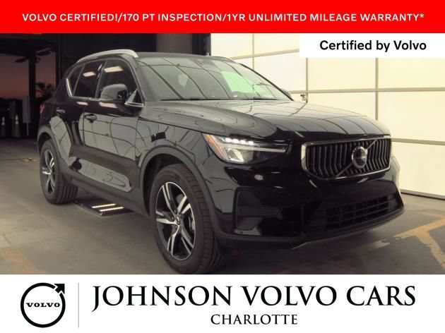 Used 2025 Volvo XC40 B5 Core AWD/4WD image 1