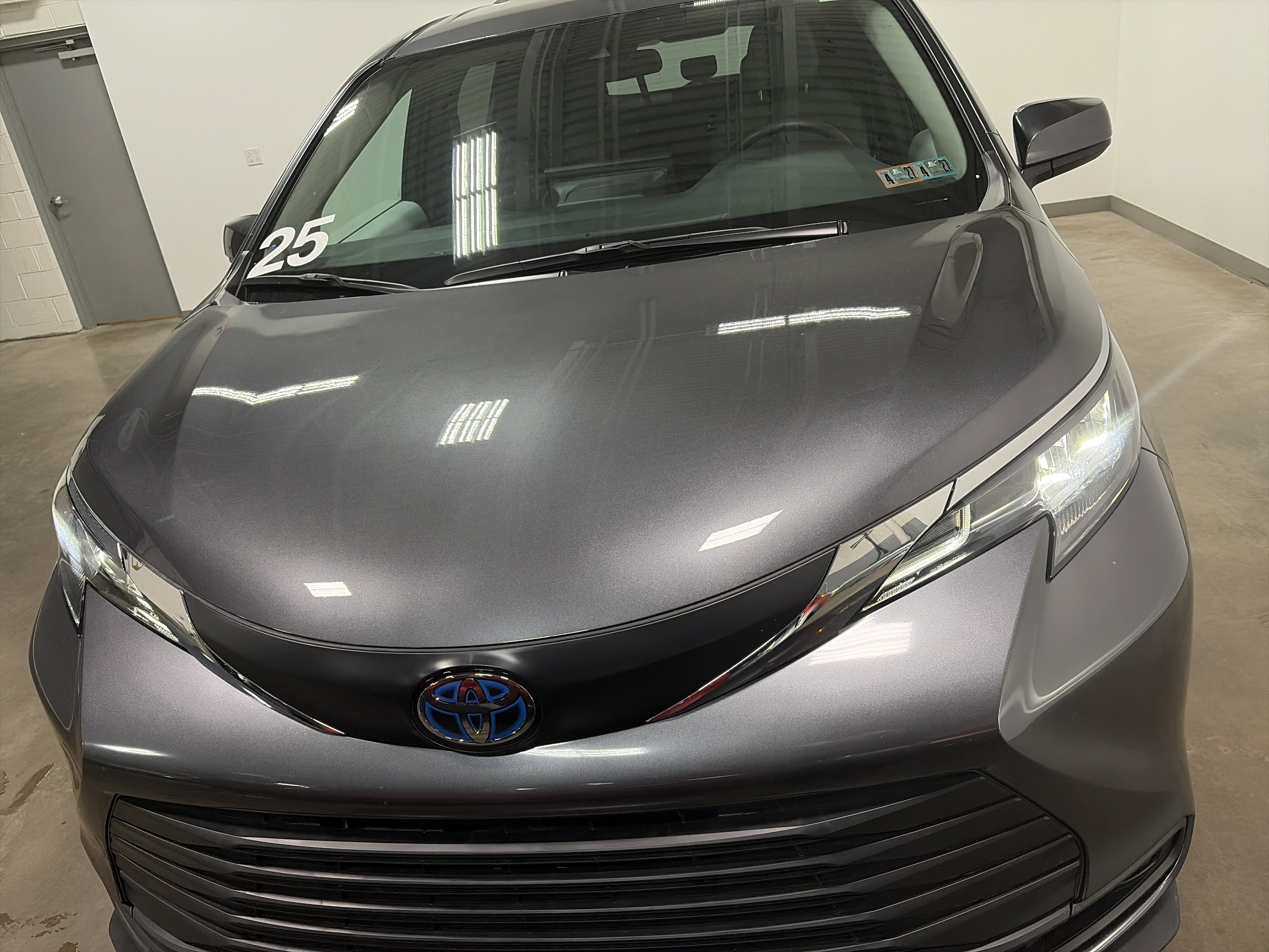 Used 2025 Toyota Sienna LE image 7