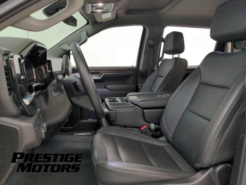 Used 2024 Chevrolet Silverado 1500 LT w/ Z71 Off-Road Package AWD/4WD image 14