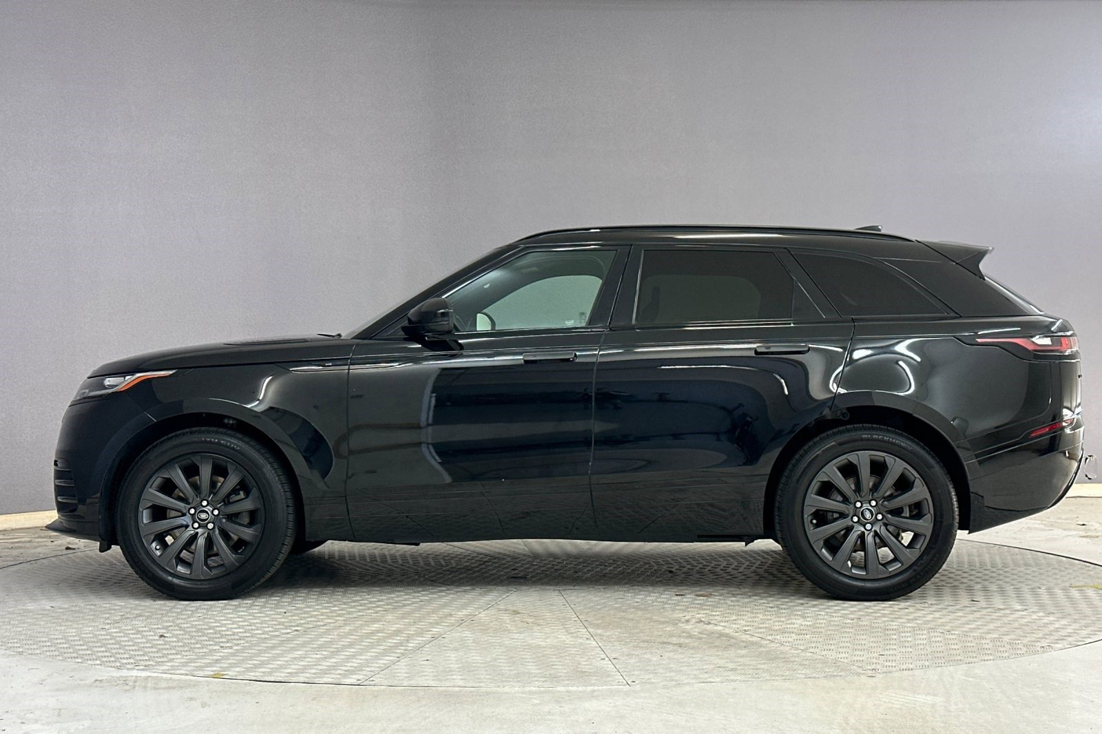 Used 2023 Land Rover Range Rover Velar R-Dynamic S image 2