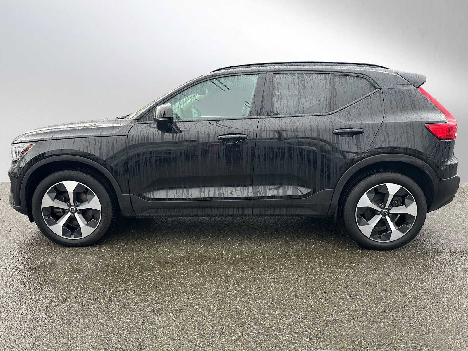 Used 2025 Volvo XC40 B5 Plus w/ Protection Package Premier image 6