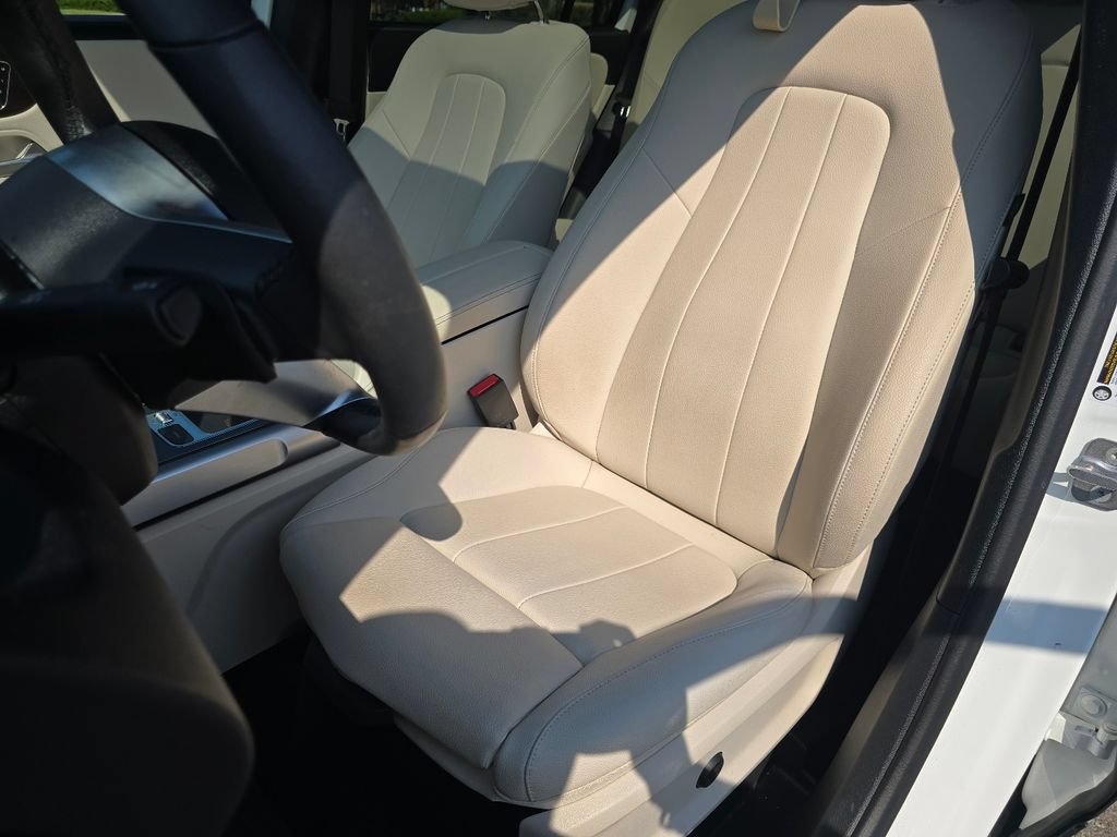 Used 2025 Mercedes-Benz GLB 250 4MATIC image 22
