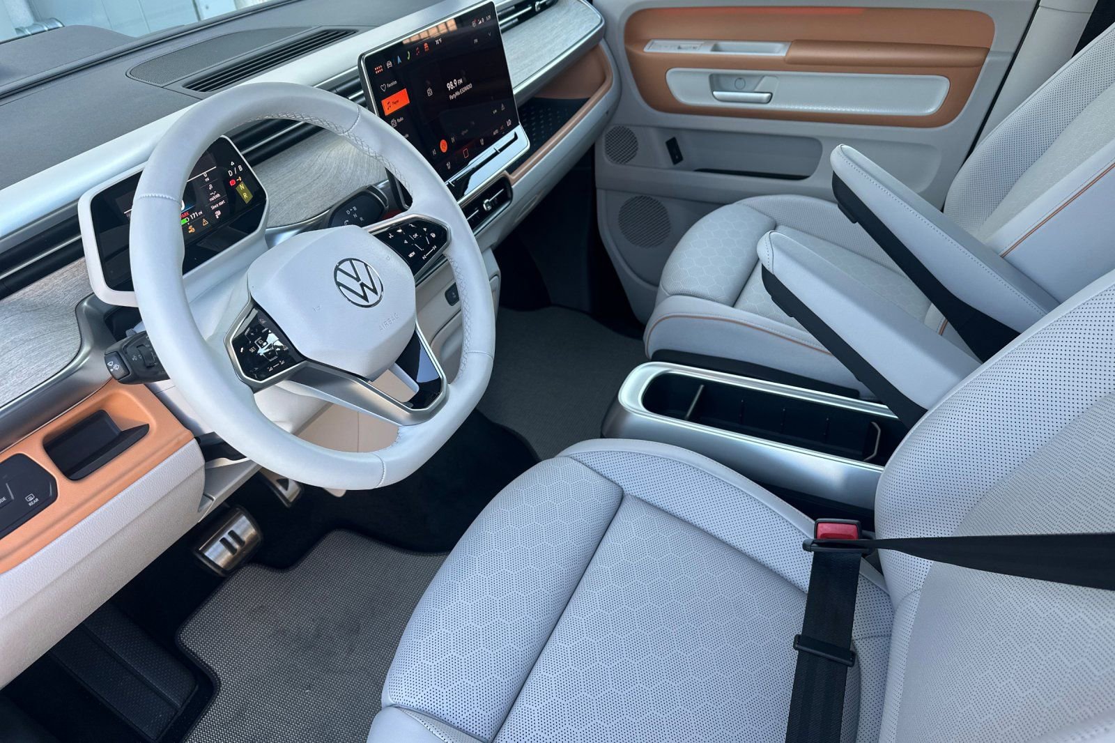 New 2025 Volkswagen ID. Buzz 1st Edition AWD/4WD image 8