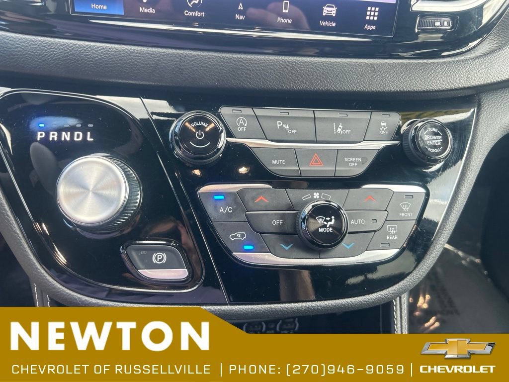 Used 2025 Chrysler Pacifica Limited FWD image 12