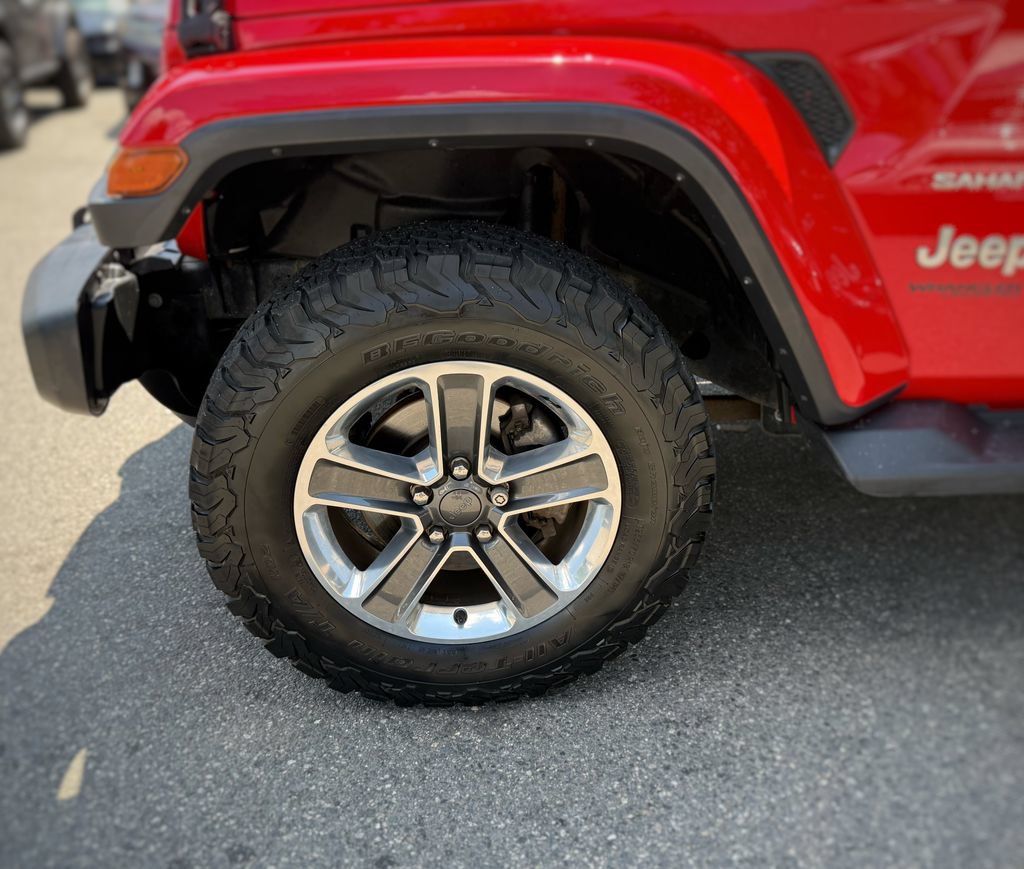 Used 2018 Jeep Wrangler Unlimited Sahara AWD/4WD image 18