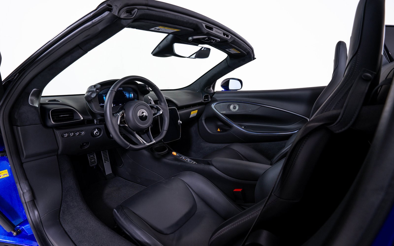 Used 2025 McLaren Artura Spider image 18